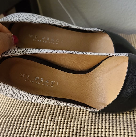 Mi Piaci Gray and Black Leather Shoes - Picture 7 of 8